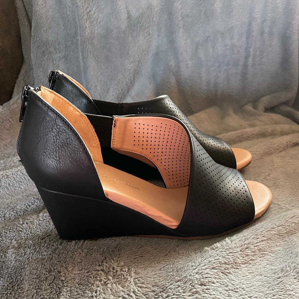 Wedge Sandals 6 Wide